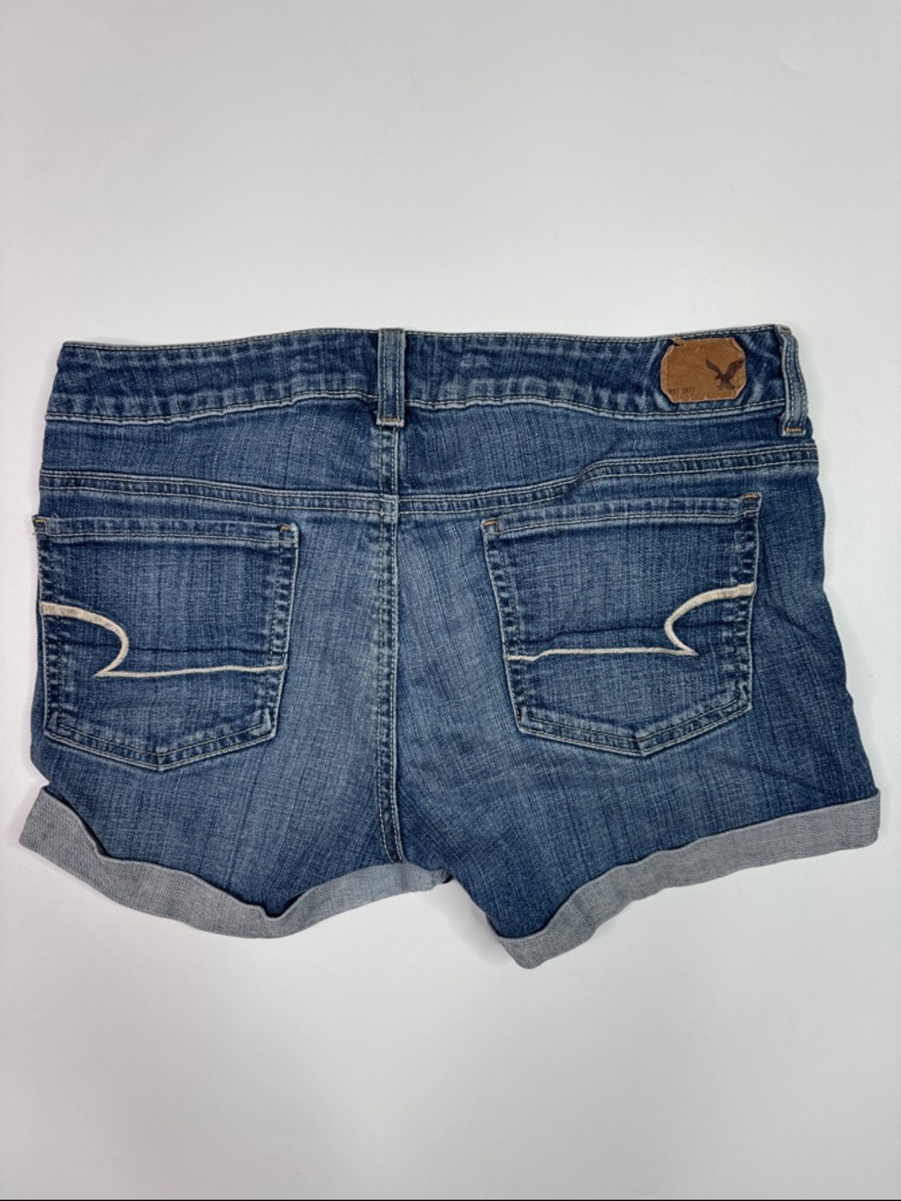 American Eagle Stretch Rolled Cuff Denim Shorts Size 8 - Picture 2 of 7